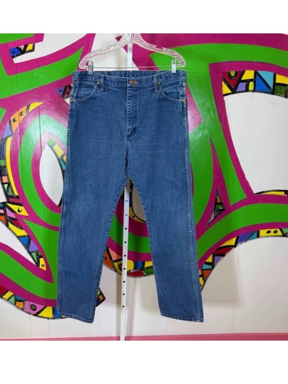 Wrangler Classic Straight Blue Jeans. Size 38x32. In excellent condition!